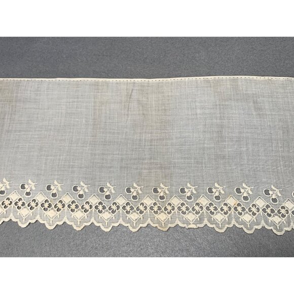 Vintage Lace Trim with Scalloped Edge & Floral Embroidery - Picture 1 of 5